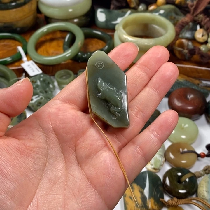 美***子和田玉（糖玉）未镶嵌把件