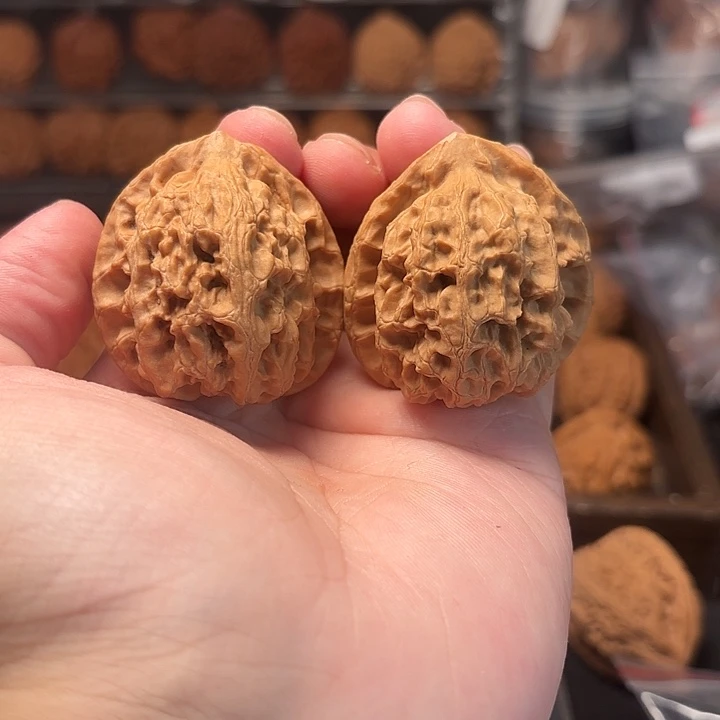 1文玩核桃梨木台40-535