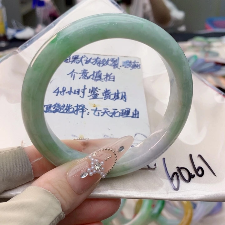 翡翠未镶嵌手镯翡翠手镯