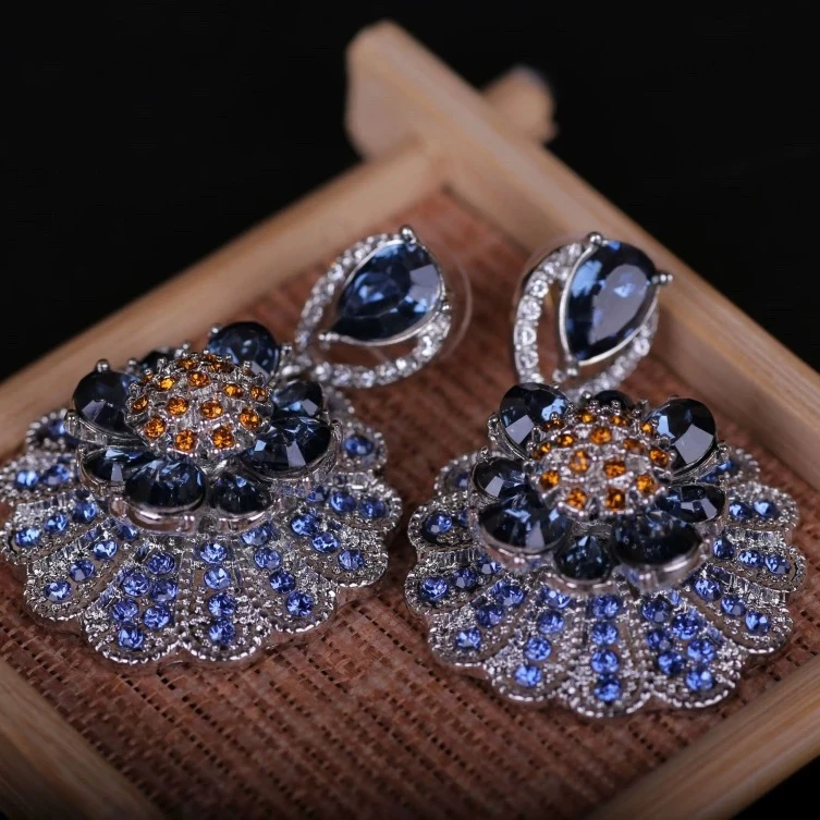 铜合金耳饰 【8718】 欧美夸张个性满钻闪钻立体大蝴蝶结耳环轻奢