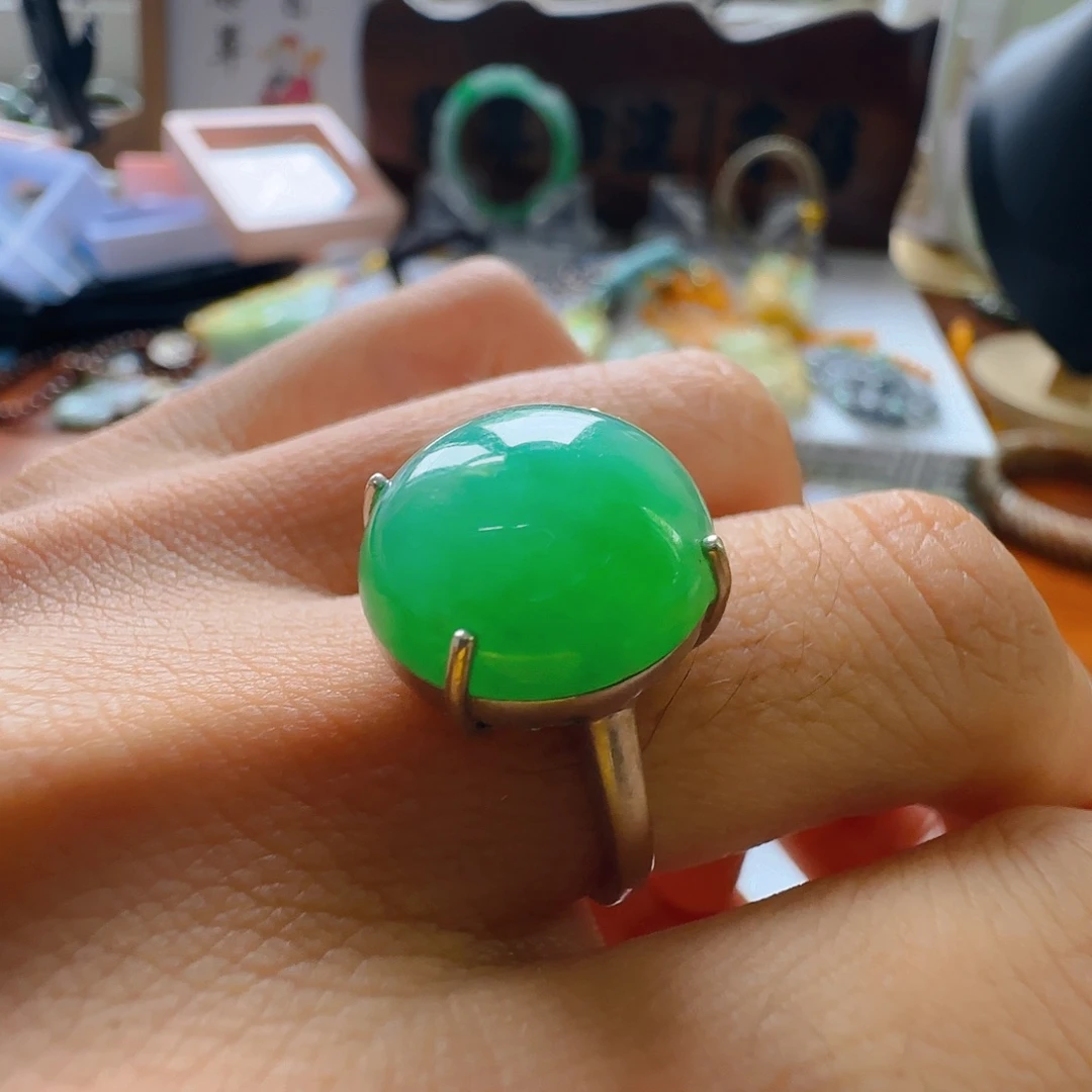 翡翠18K金镶嵌颈饰翡翠9800