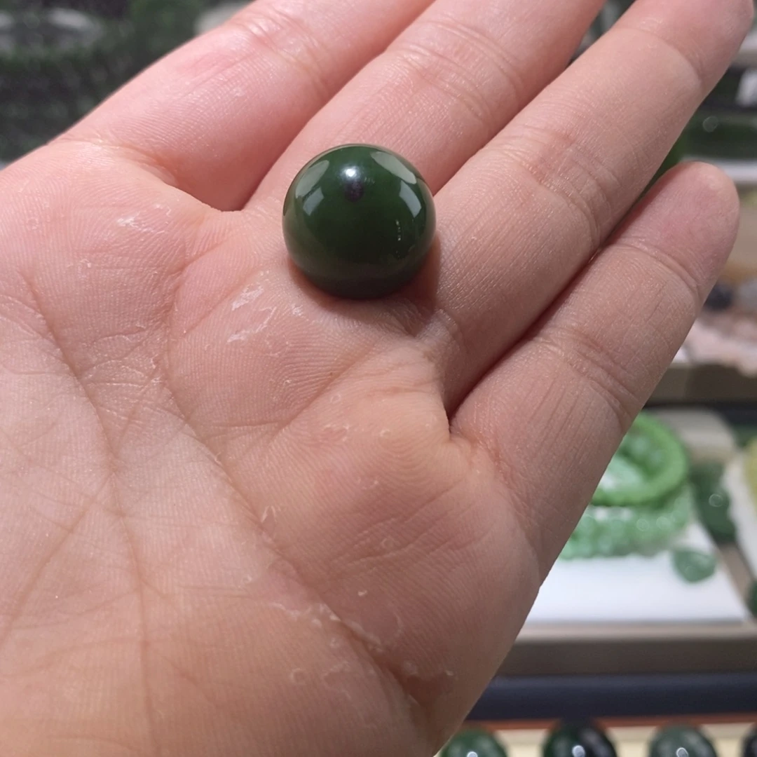 和田玉未镶嵌颈饰金***?卡16俄七菠菜绿单珠