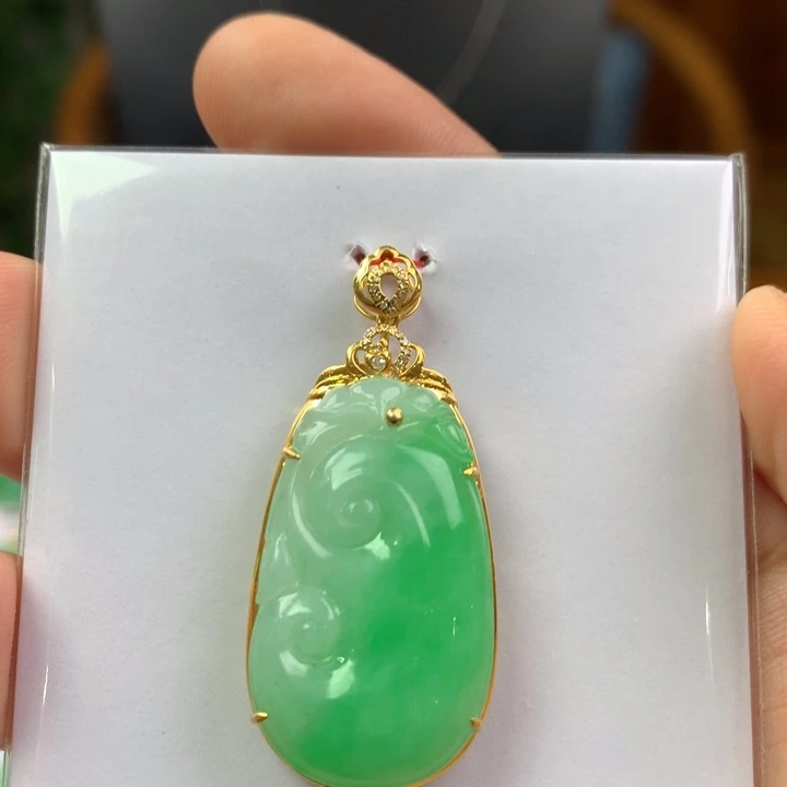 尧***姐颈饰18K金镶嵌翡翠翡翠吊坠