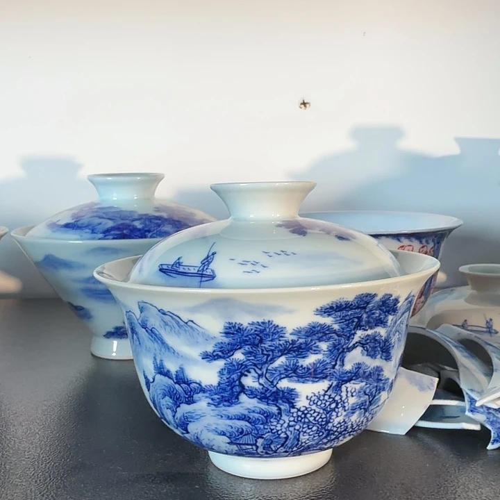 青花山水意境两才盖碗