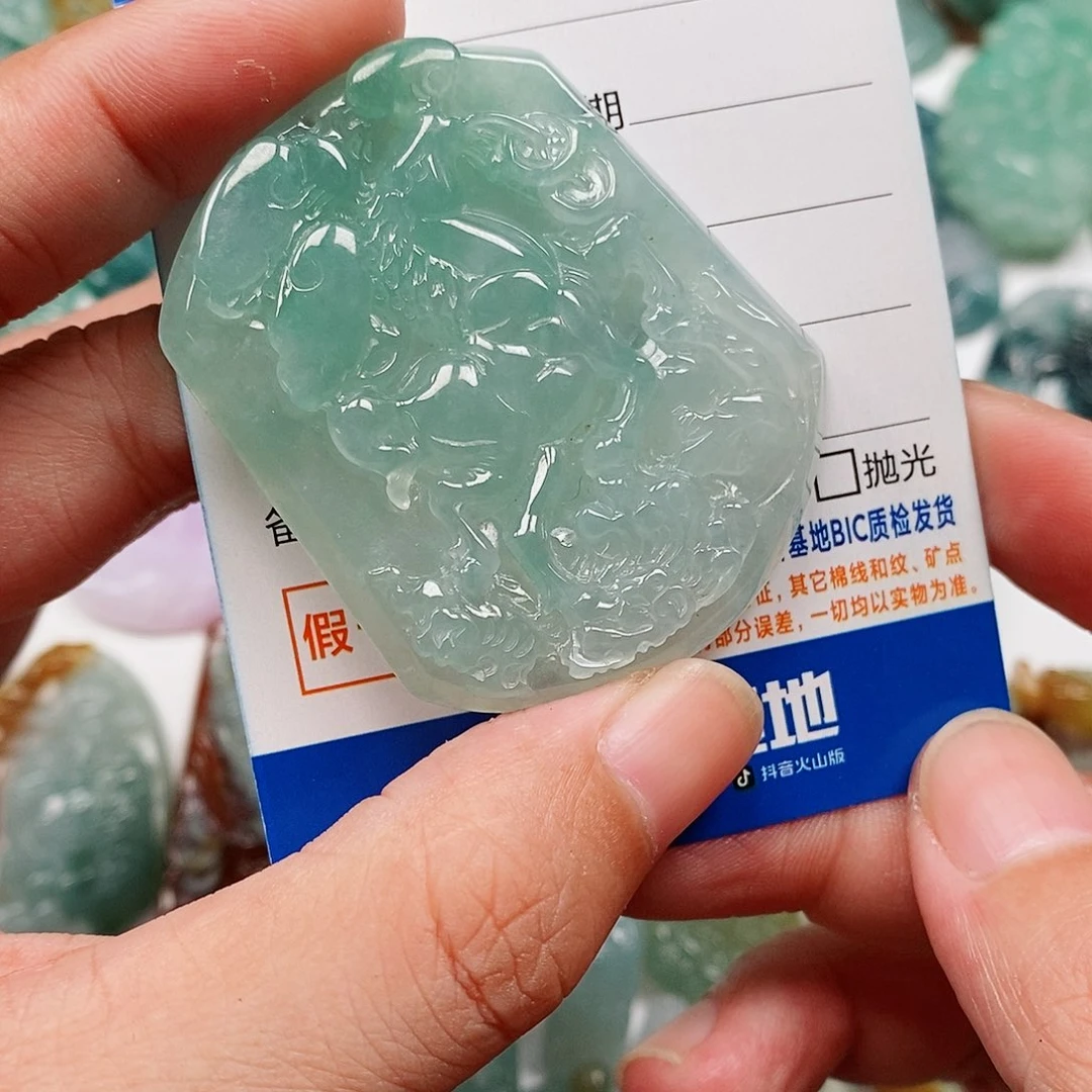 颈饰未镶嵌翡翠马