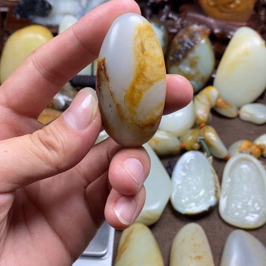 和田玉未镶嵌把件