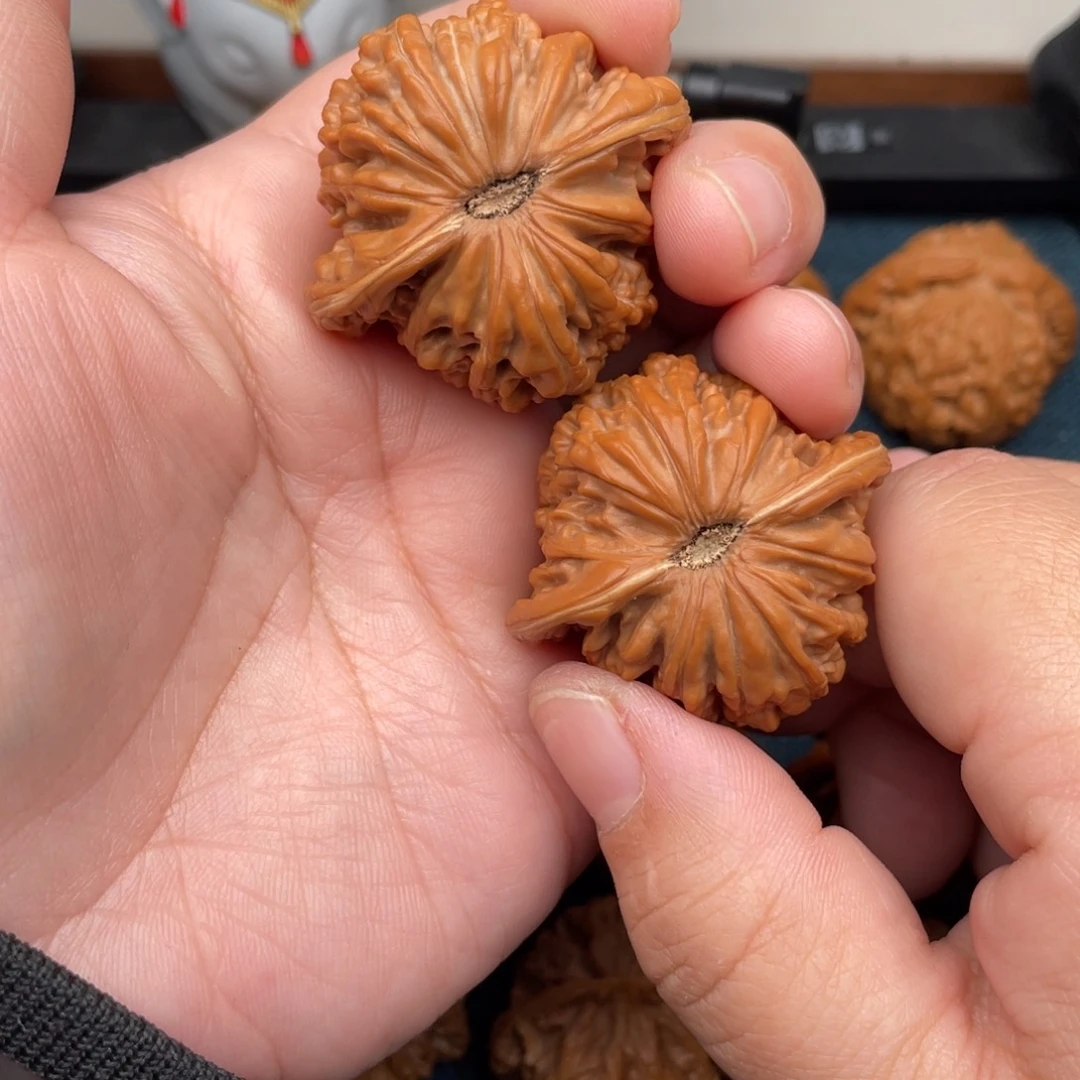 齐***理文玩核桃把件全品汉高楼42