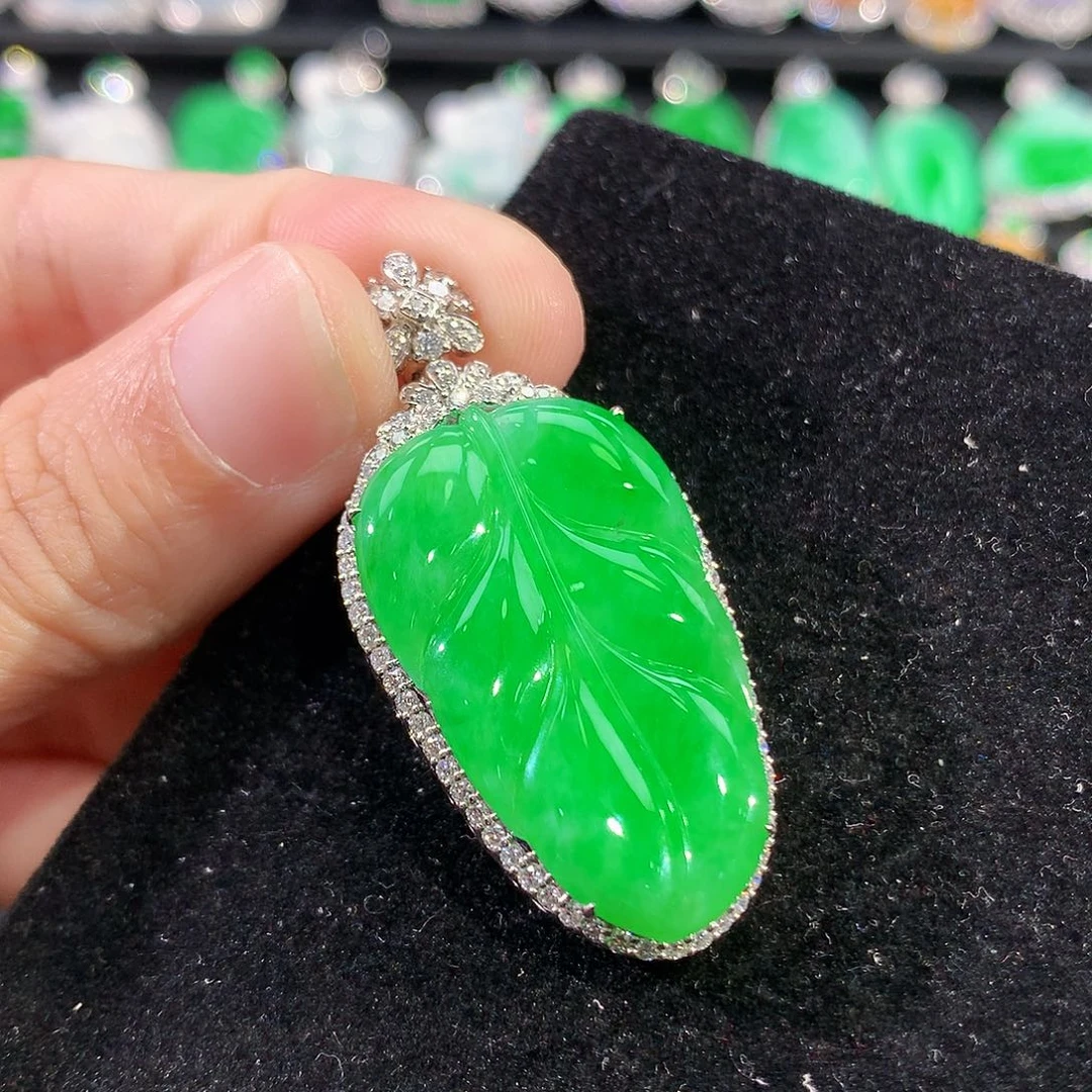 翡翠18K金镶嵌颈饰