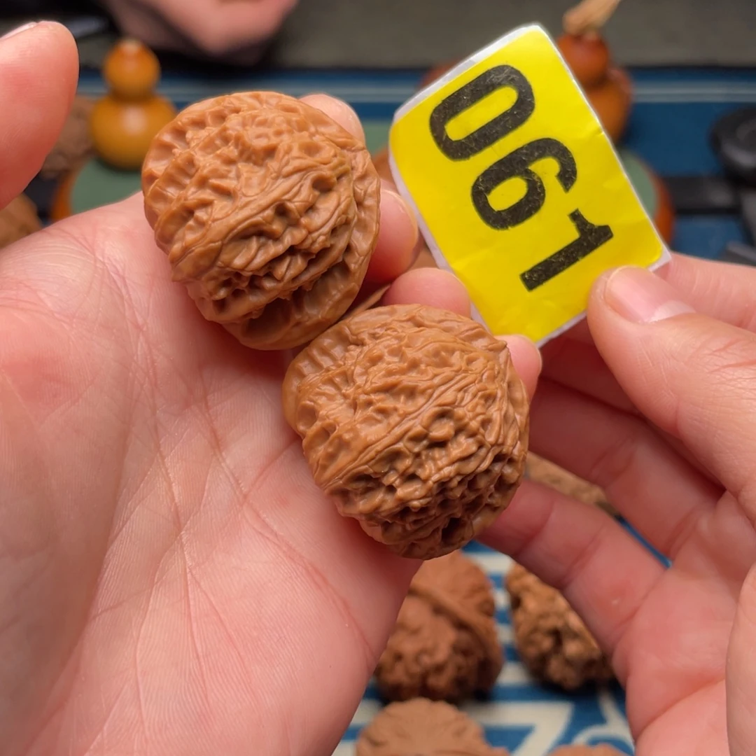 文玩核桃把件35三角白