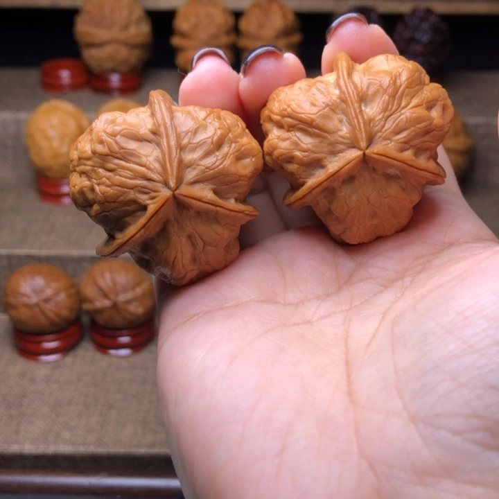 文玩核桃把件67号降龙骨三棱39尺