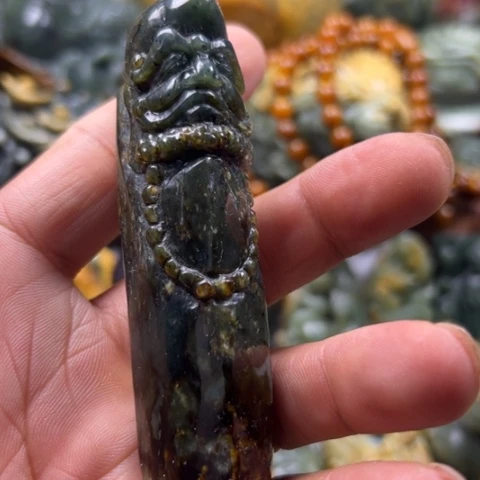 未镶嵌岫岩河磨玉（透闪石质玉）把件