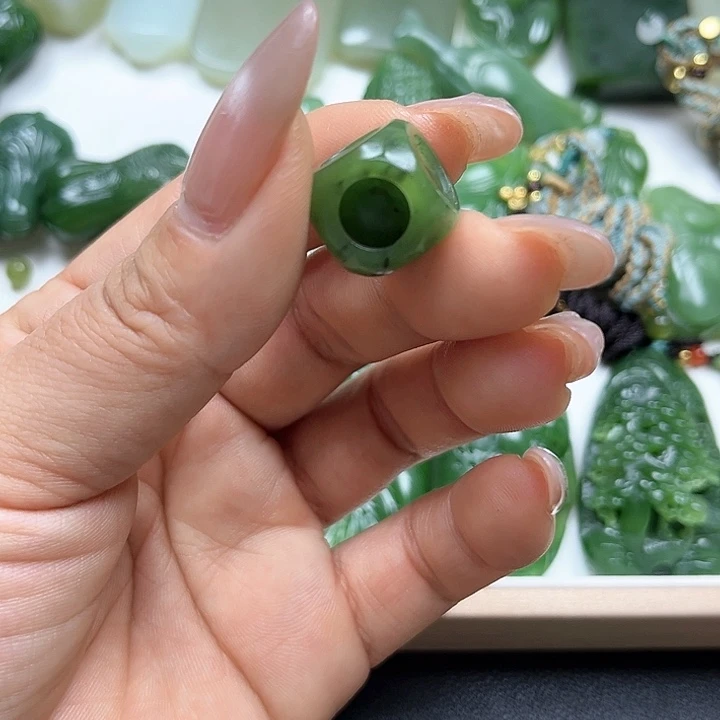 【闪购商品】颈饰未镶嵌和田玉