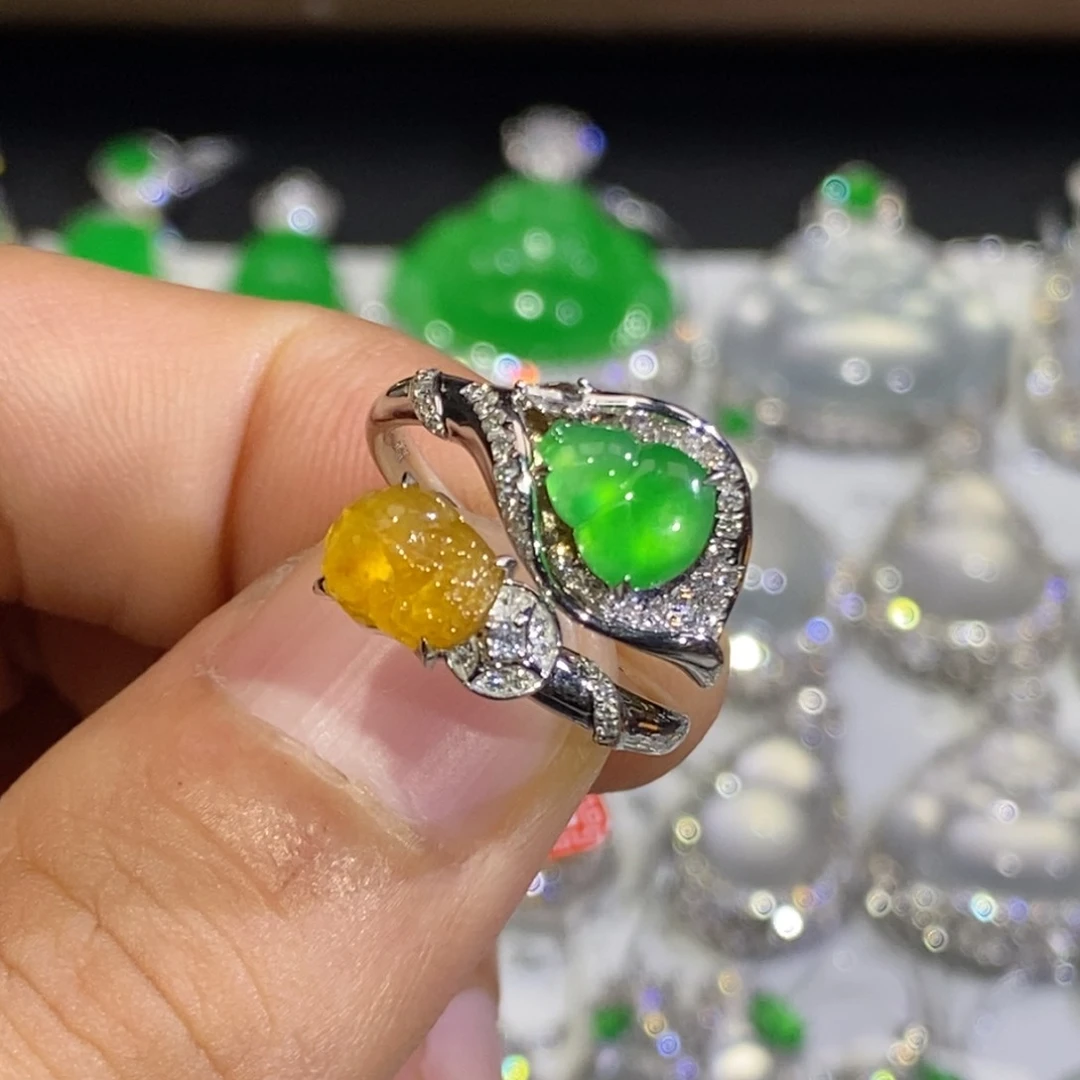 18K金镶嵌戒指翡翠撞色貔貅葫芦