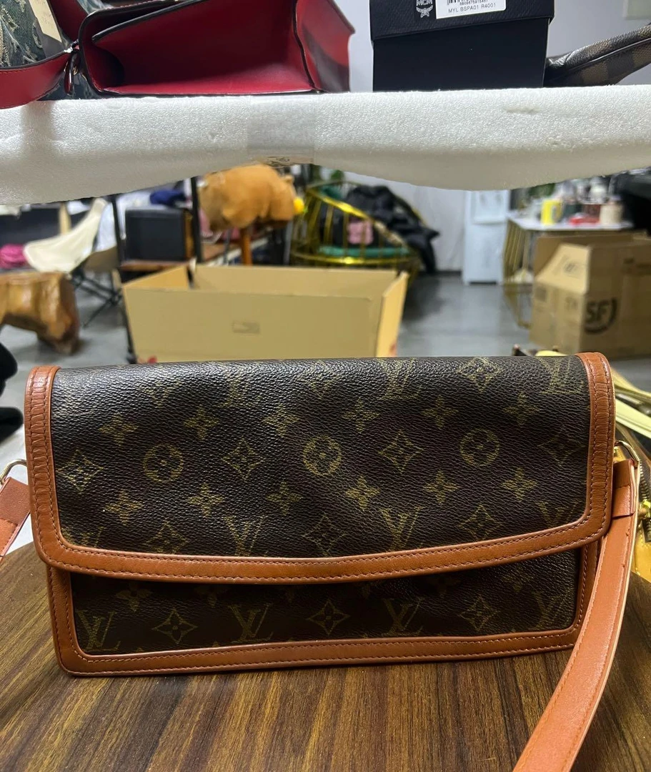 95新 lv 斜挎包 16055