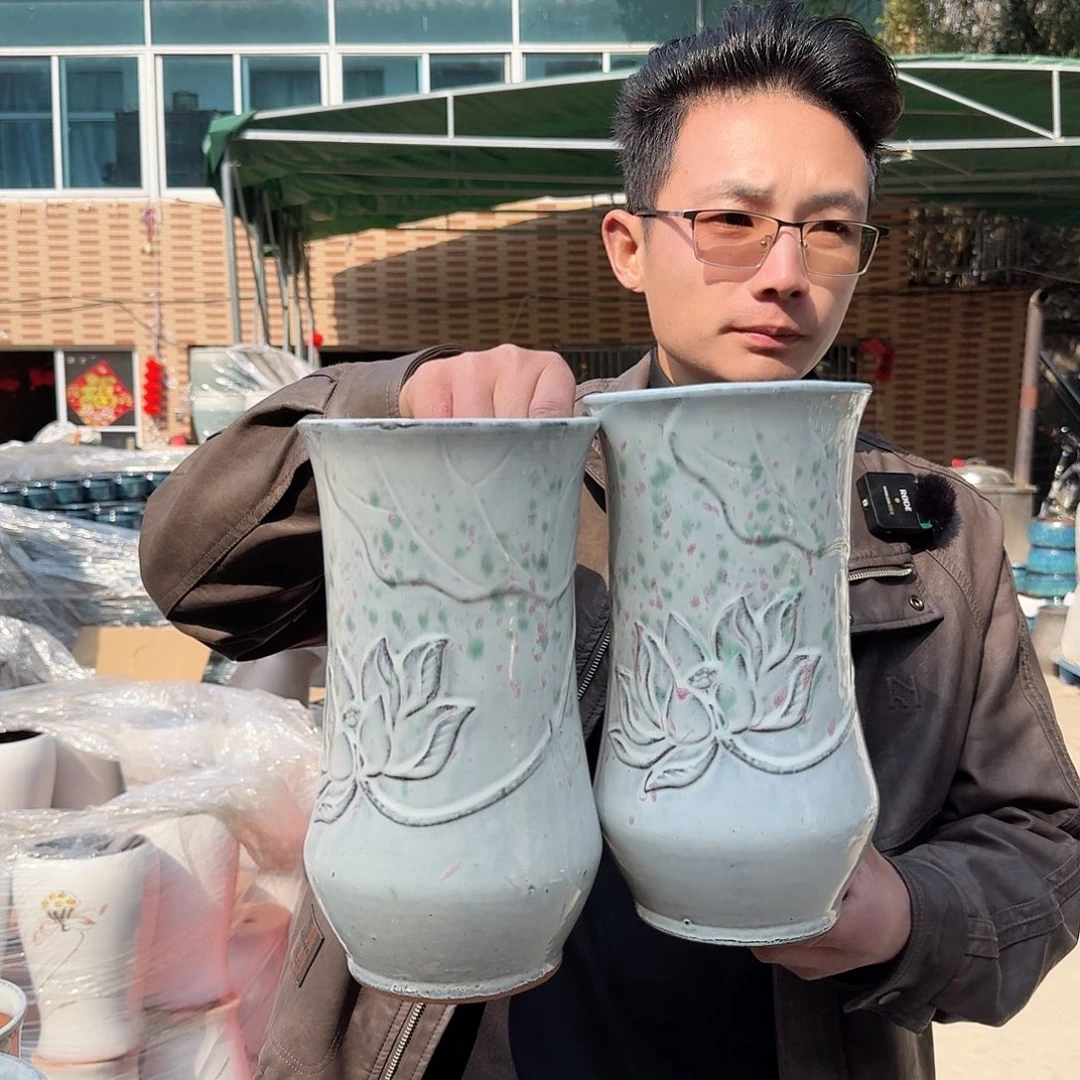 紫砂花盆口15高27（两个荷花白彩色