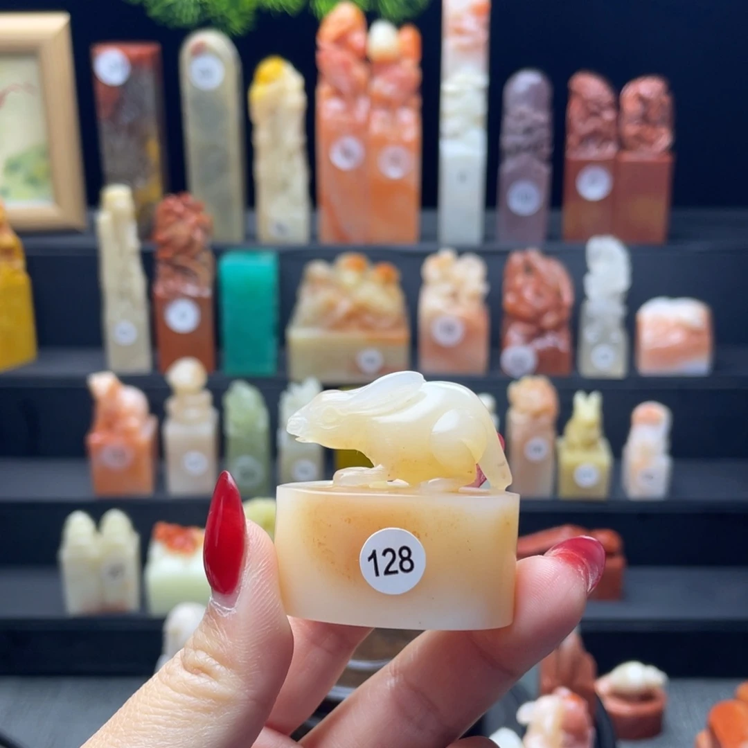 寿山石印石前兔似锦