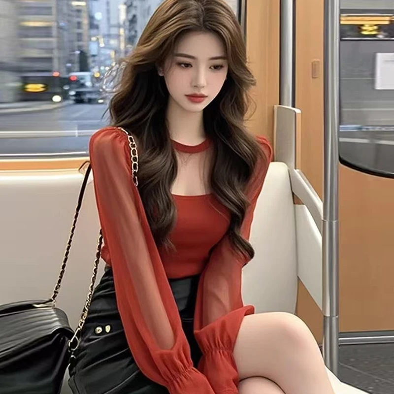 氛围感纯欲风拼接红色春秋新款设计感灯笼袖打底衫蕾丝t恤衫女