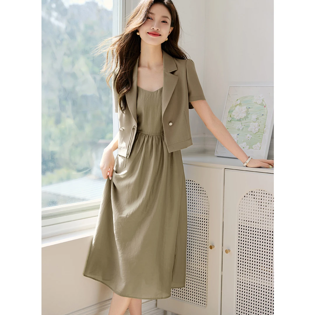沫晗依美2025夏季新款通勤风西装外套新中式盘扣加吊带连衣裙套装