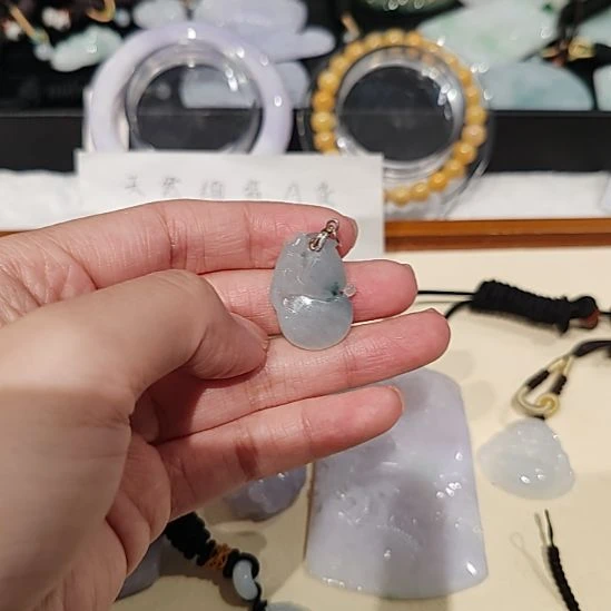 翡翠未镶嵌颈饰天然缅甸翡翠A货飘绿葫芦吊坠