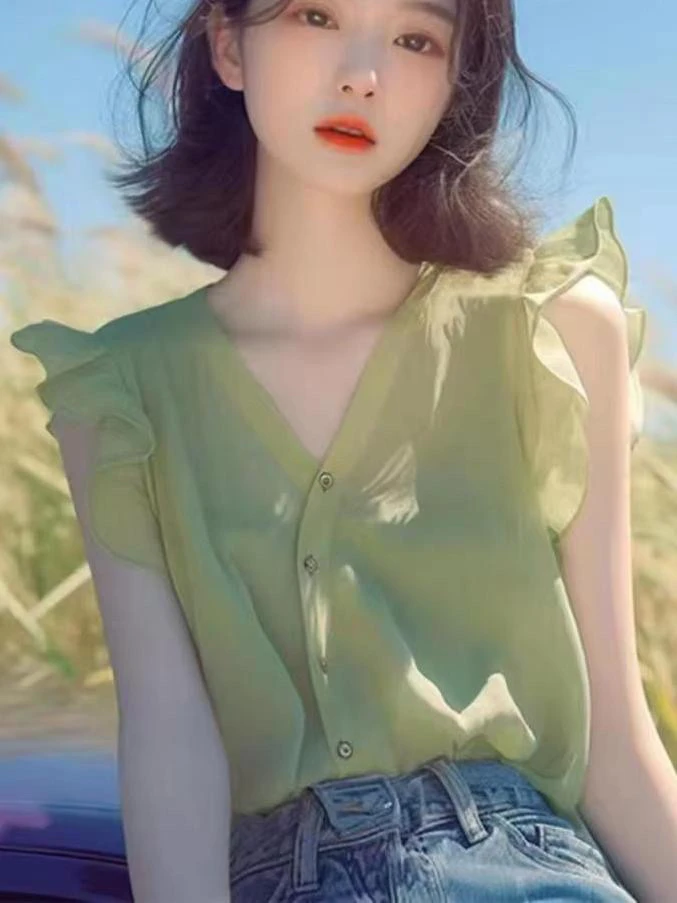 绿色短袖衬衫女2024新款夏季今年流行漂亮小衫v领小飞袖雪纺上衣