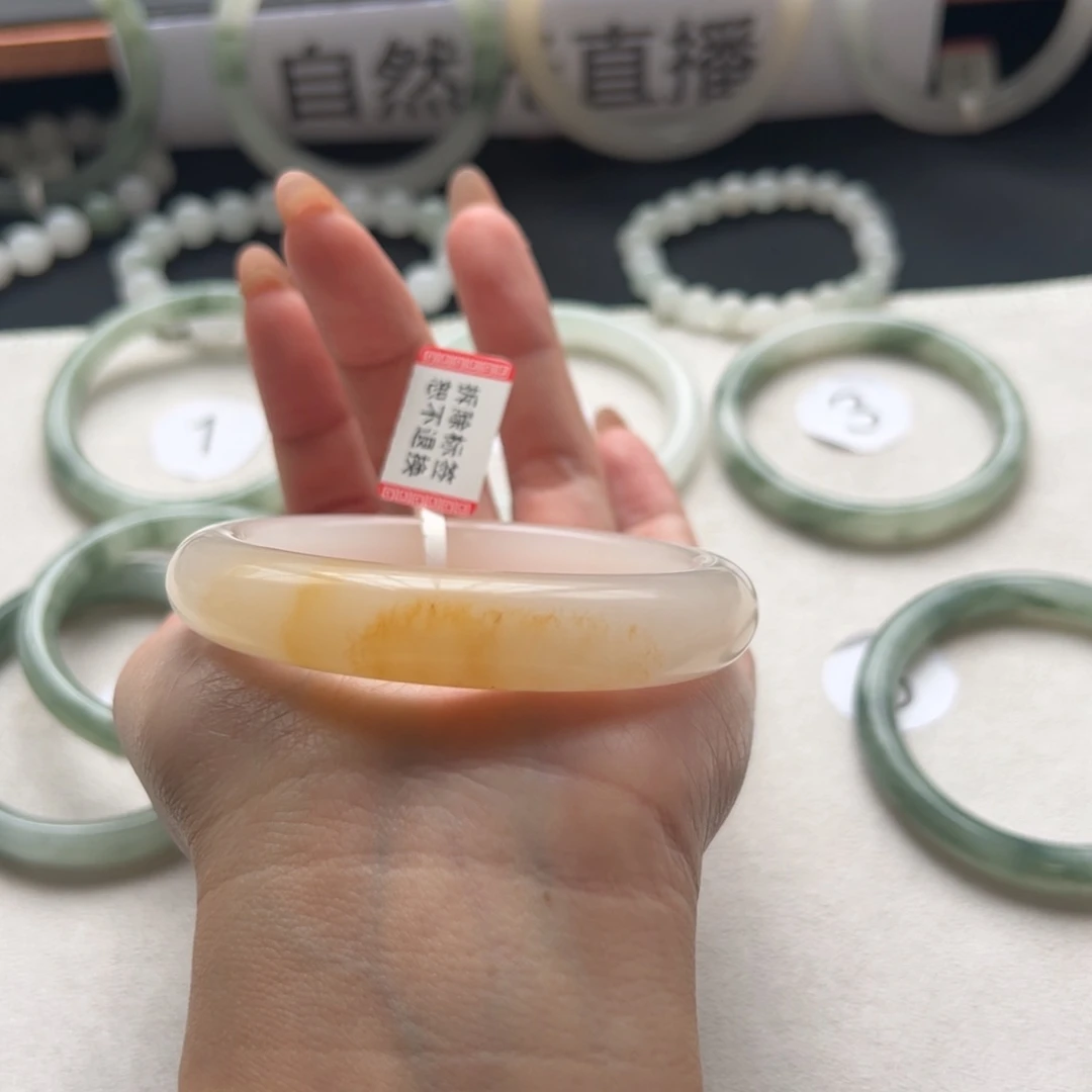 石英质玉手镯未镶嵌60