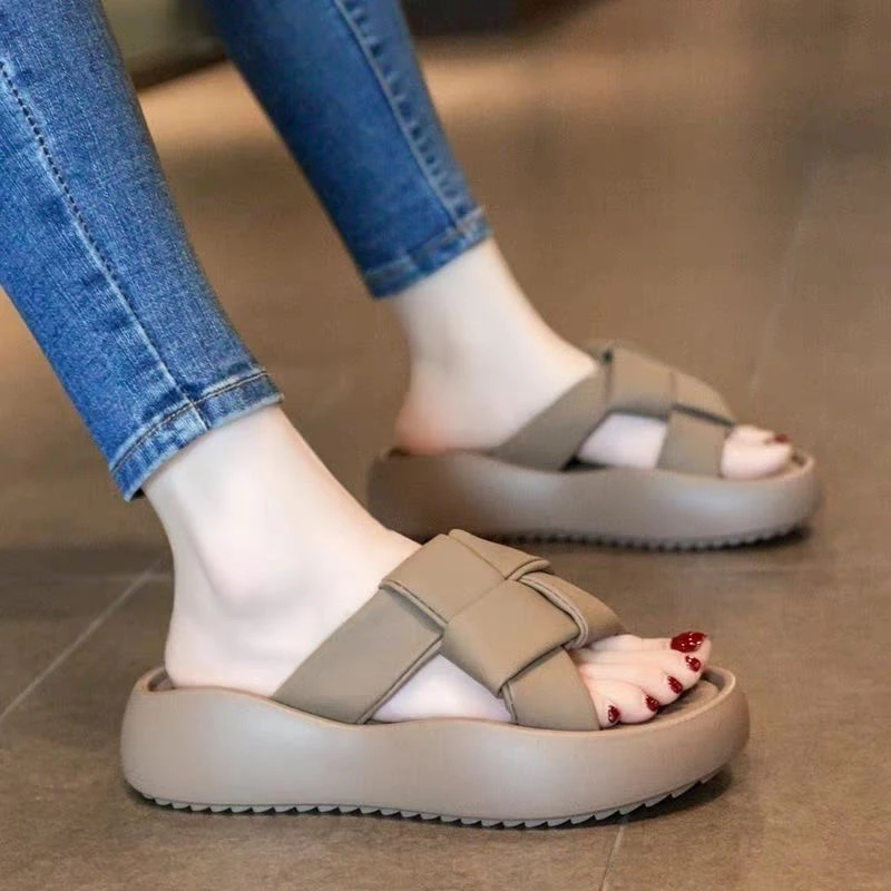 531一字带凉鞋中跟日常夏季休闲风时尚平底休闲凉靴百搭女软底