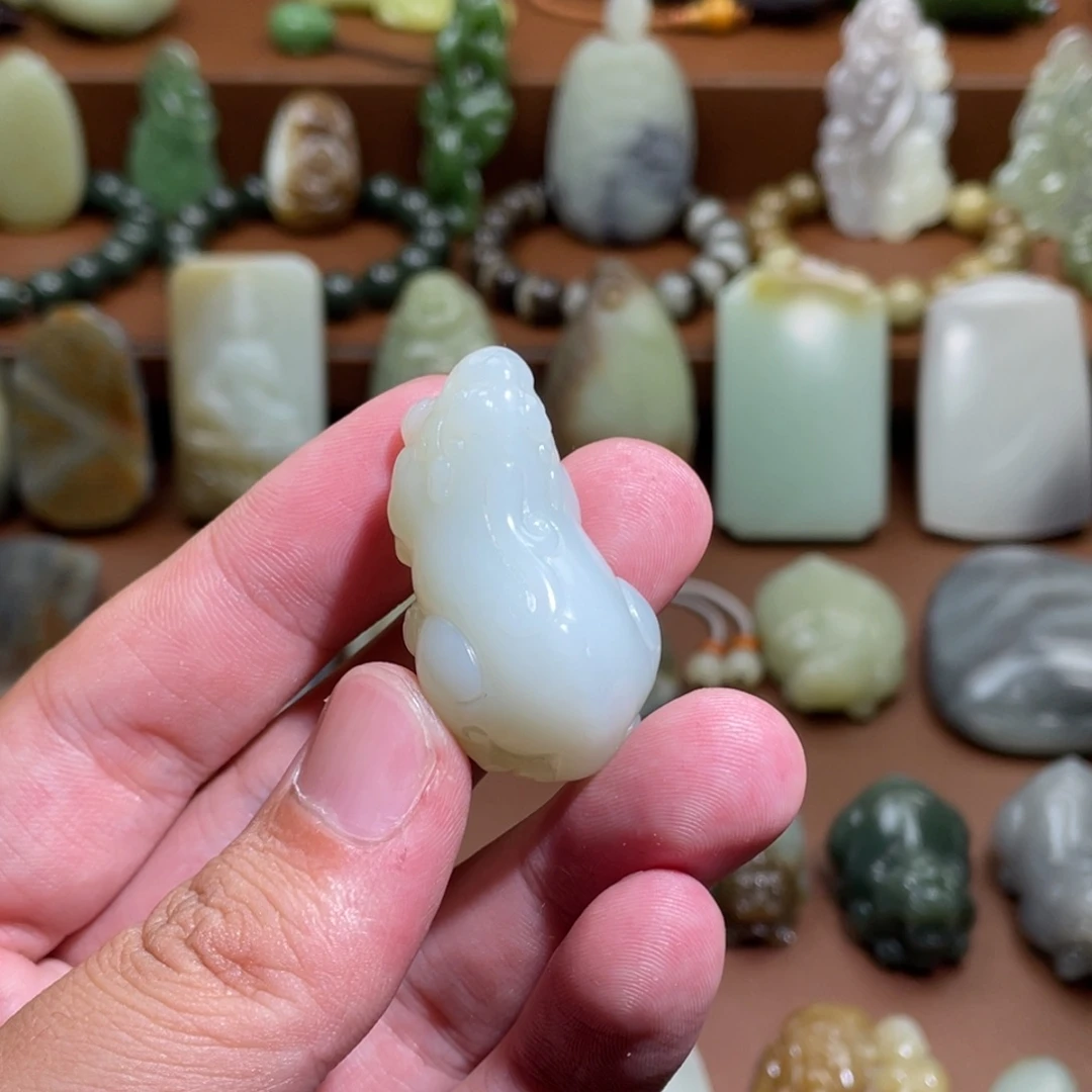 W***t和田玉未镶嵌颈饰