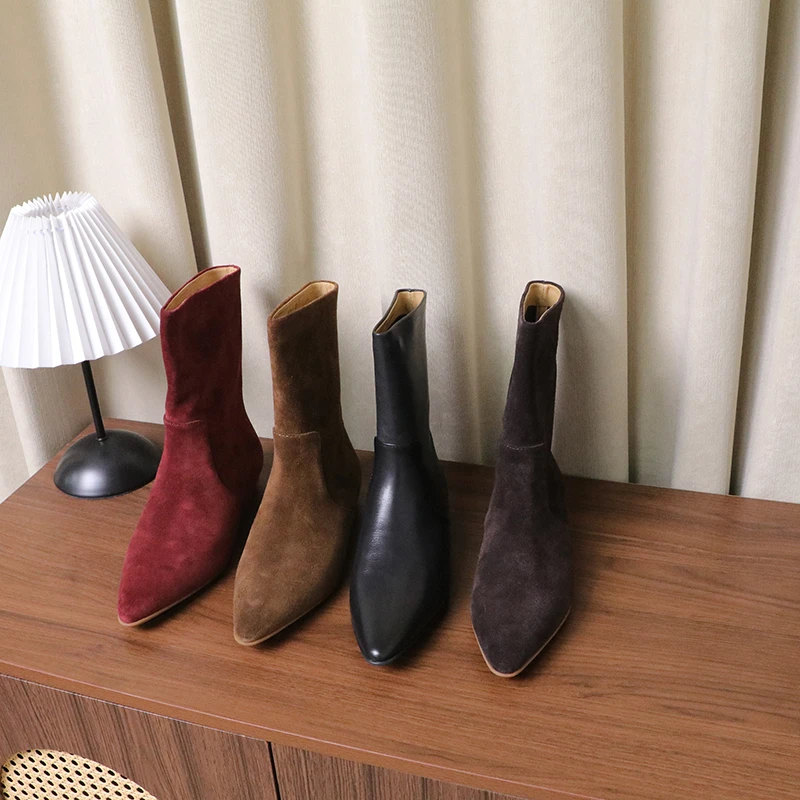 933A-1 2025冬季新款法式复古尖头时尚显瘦西部牛仔时装靴