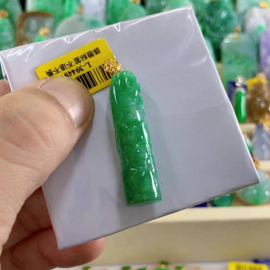 翡翠18K金镶嵌颈饰翡翠