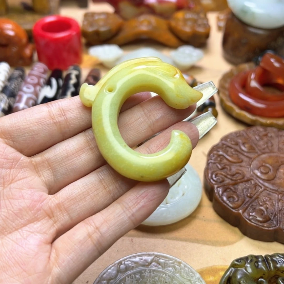 【闪购商品】蛇纹石玉颈饰未镶嵌