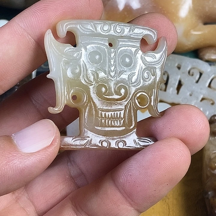 爱***世颈饰未镶嵌和田玉