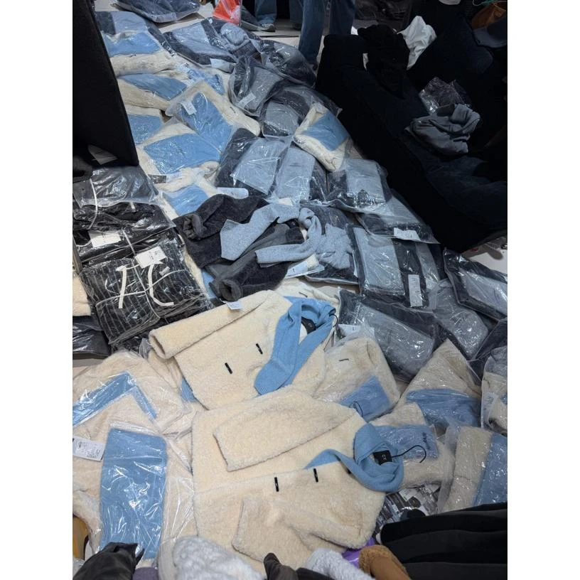 6677圆领长袖常规保暖可调节冬季秋,冬女单排扣短外套