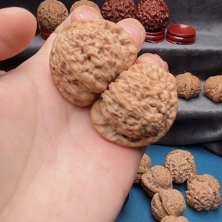 文玩核桃把件三角白