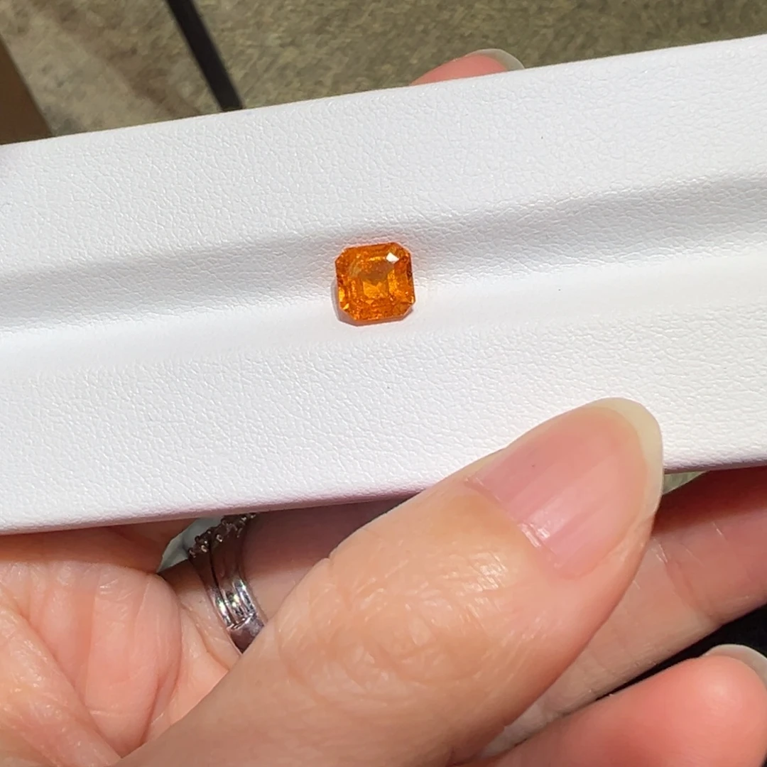 珠宝半成品未镶嵌石榴石（芬达石）2ct