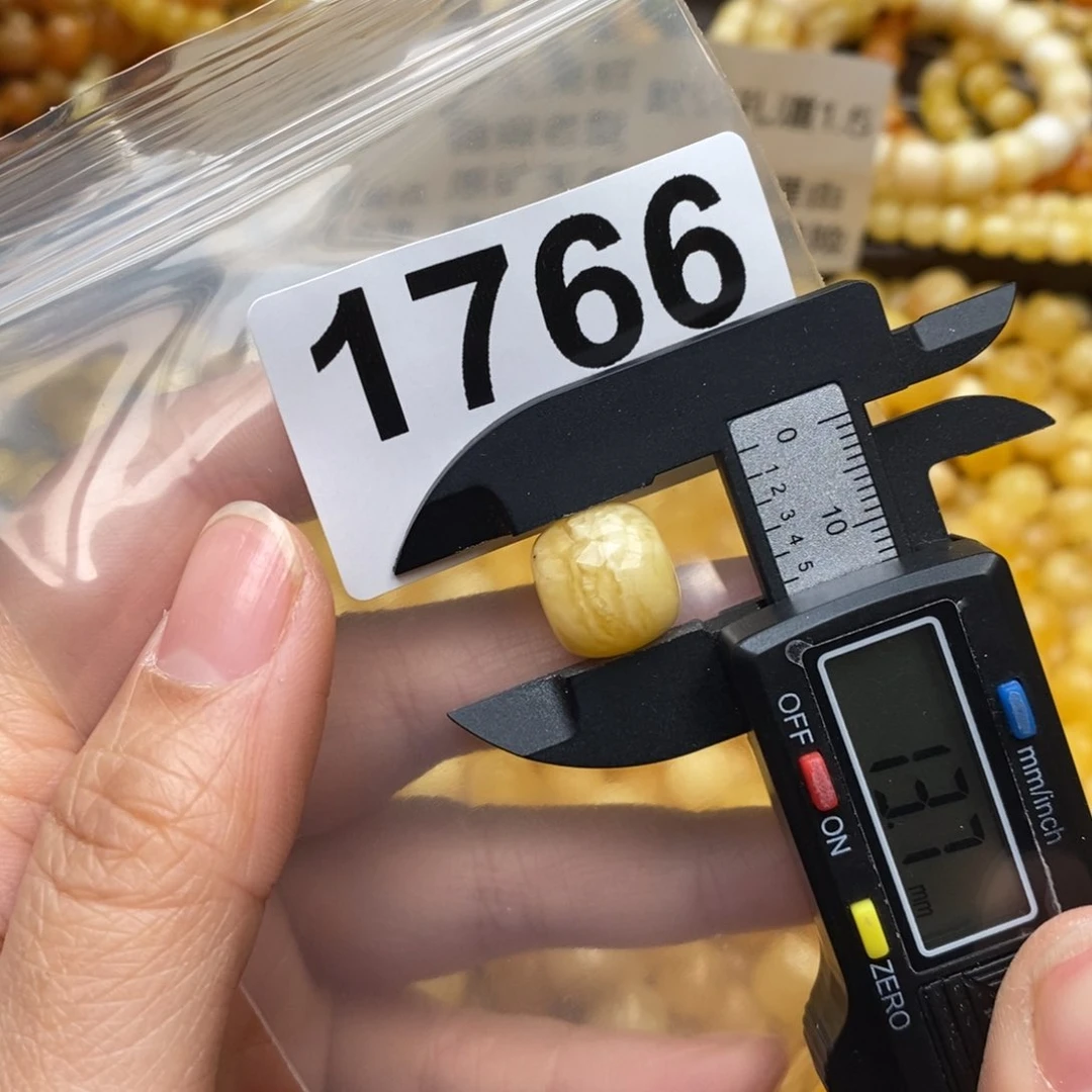 蜜蜡珠宝奇石未镶嵌