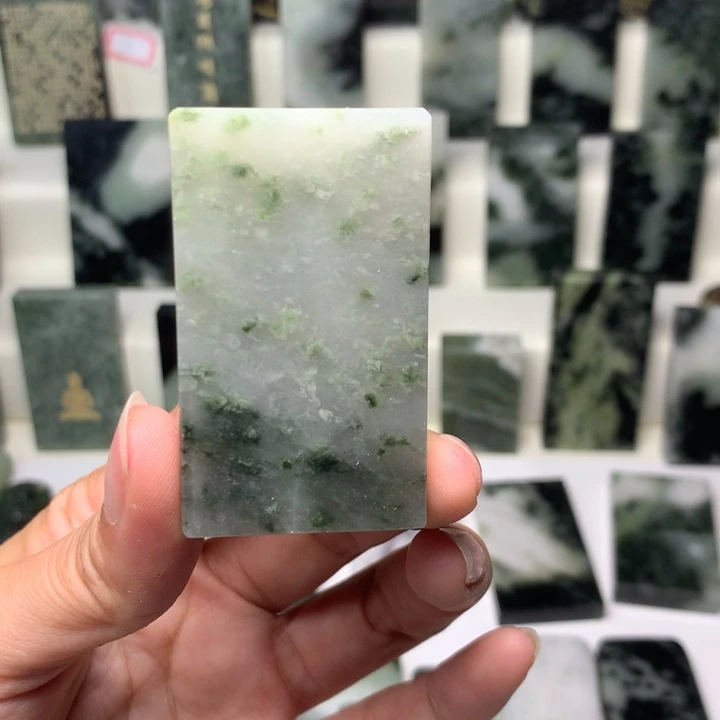 独山玉颈饰未镶嵌