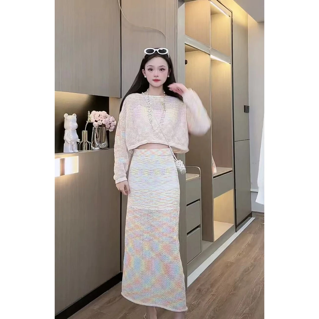 【秀宝女装】小个子百搭镂空短款毛衣+针织半身裙XB5712