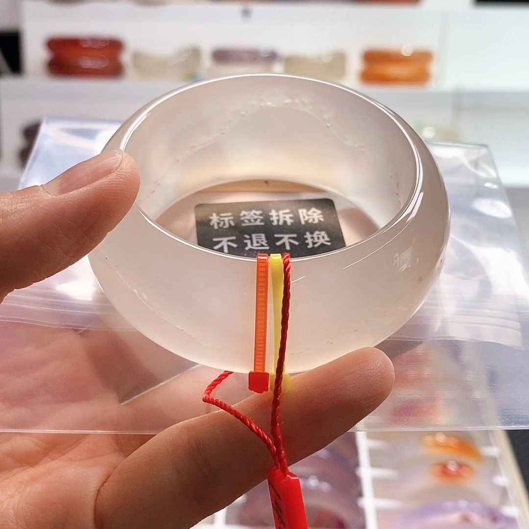 珍***多玛瑙/玉髓未镶嵌手镯有满圈婚纱，冰片