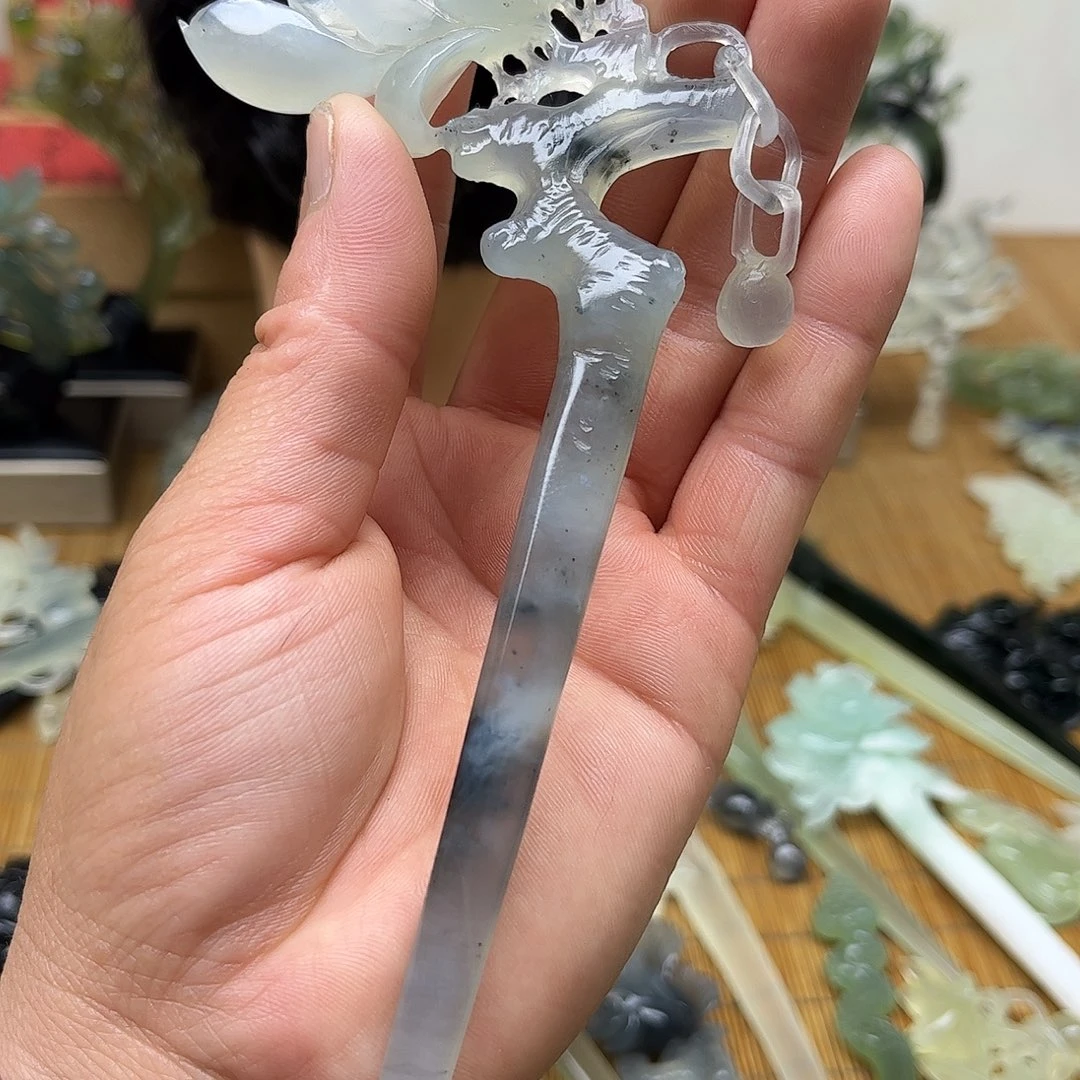蛇纹石玉未镶嵌颈饰凤*