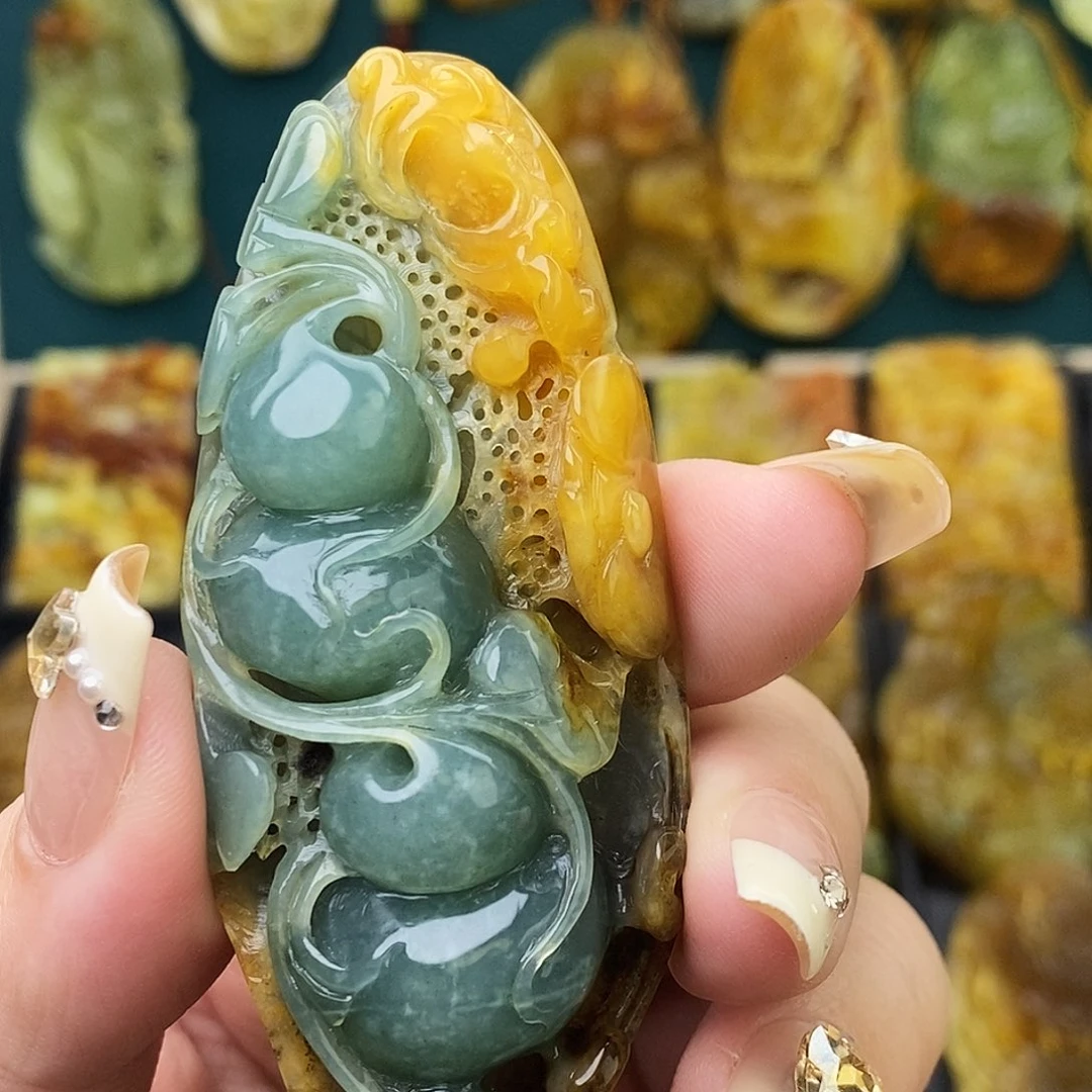 未镶嵌蛇纹石玉颈饰葫芦