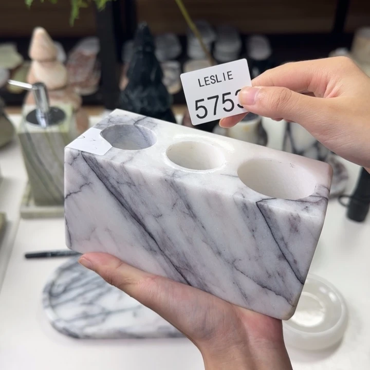 I****文X753.       漏。