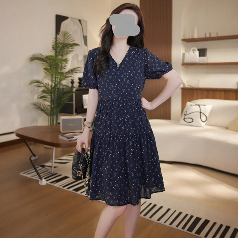 法式碎花复古v领连衣裙女2025夏季新款显瘦a字裙休闲气质中长裙