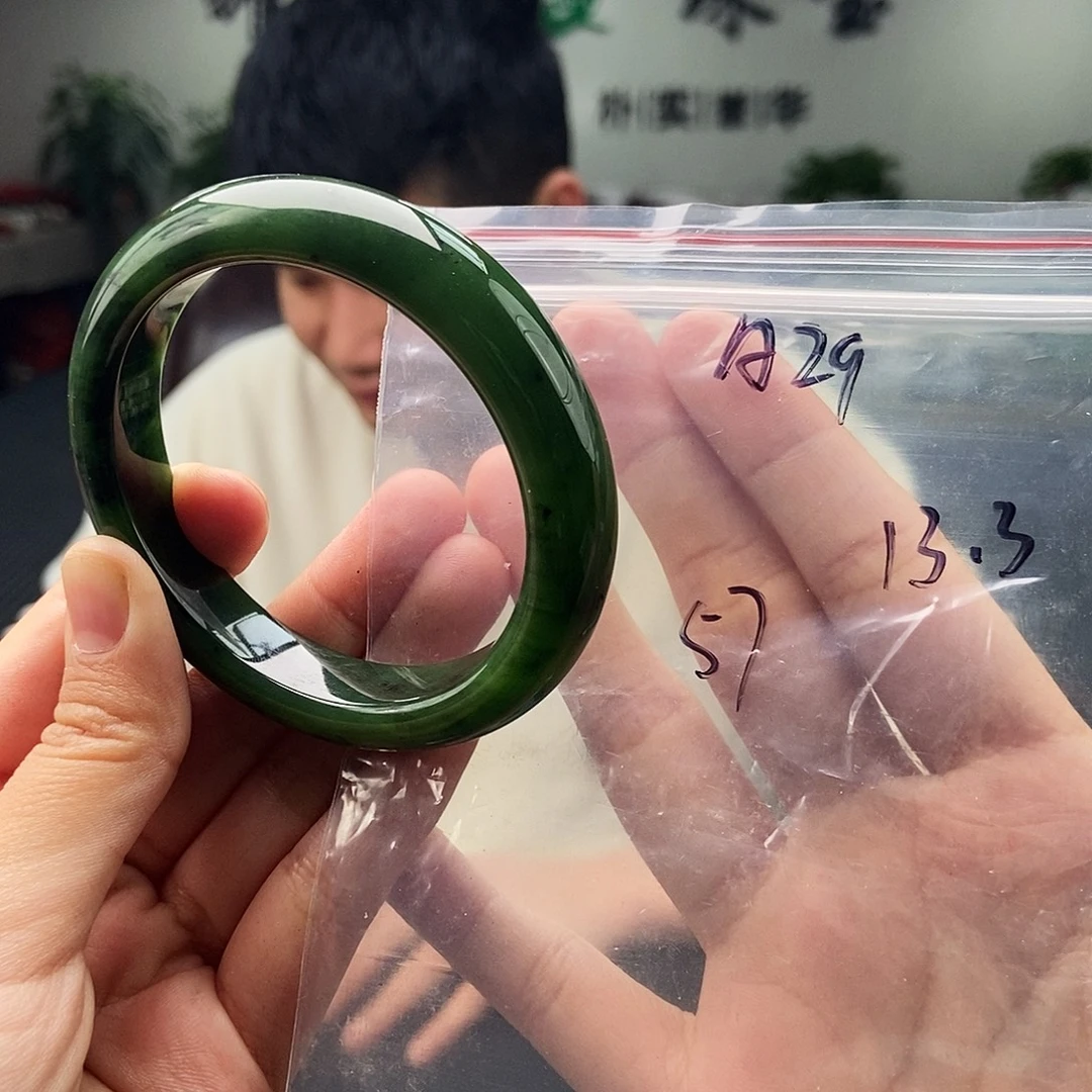 和田玉未镶嵌手镯拍一发一