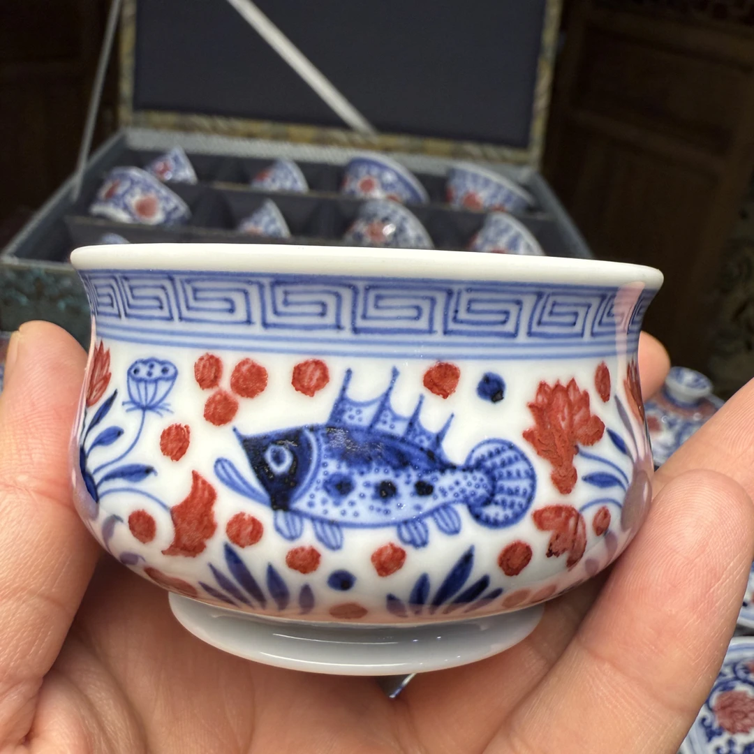 青花釉里红鱼藻纹卢氏杯