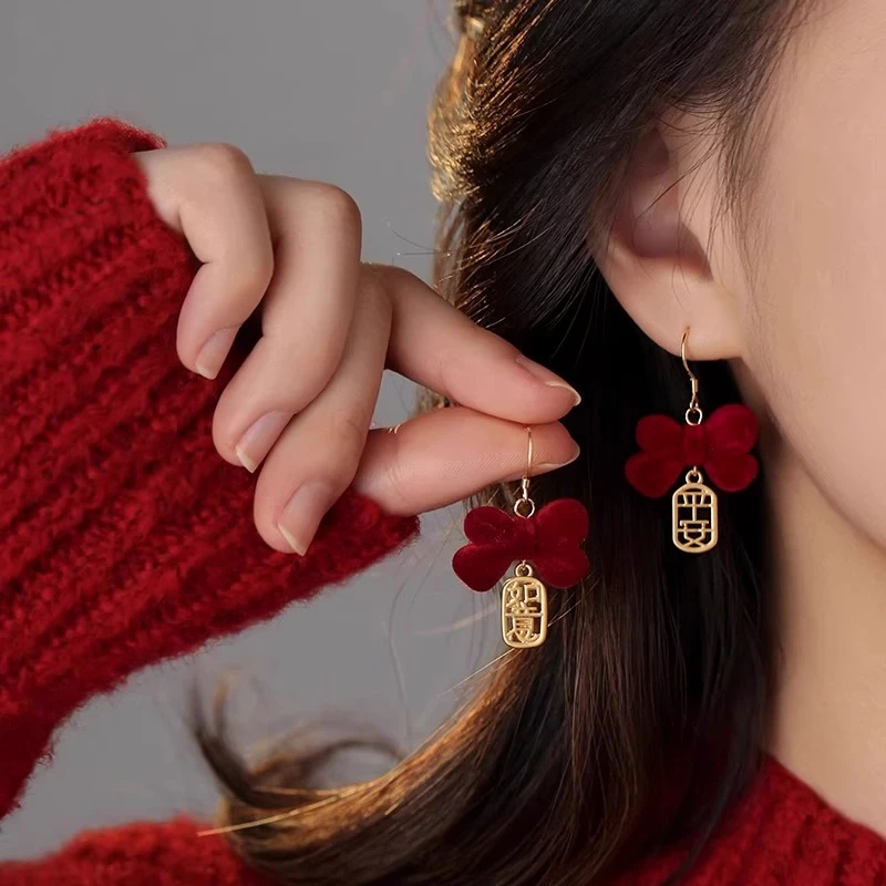 铜合金绒毛耳饰 秋冬红色蝴蝶结耳环2025蛇年本命年耳钉新年耳饰