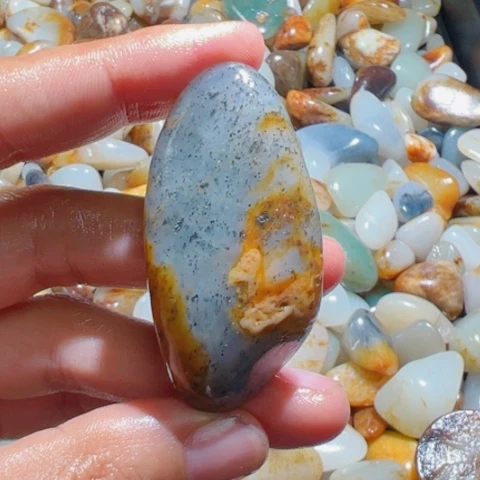 和田玉未镶嵌珠宝奇石31克