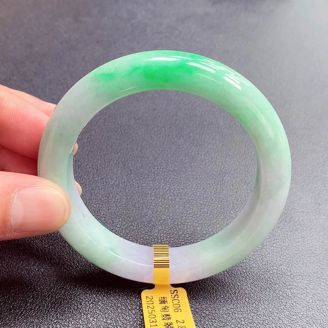 翡翠手镯未镶嵌缅甸翡翠