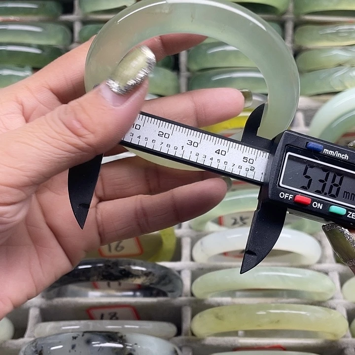 蛇纹石玉未镶嵌手镯40