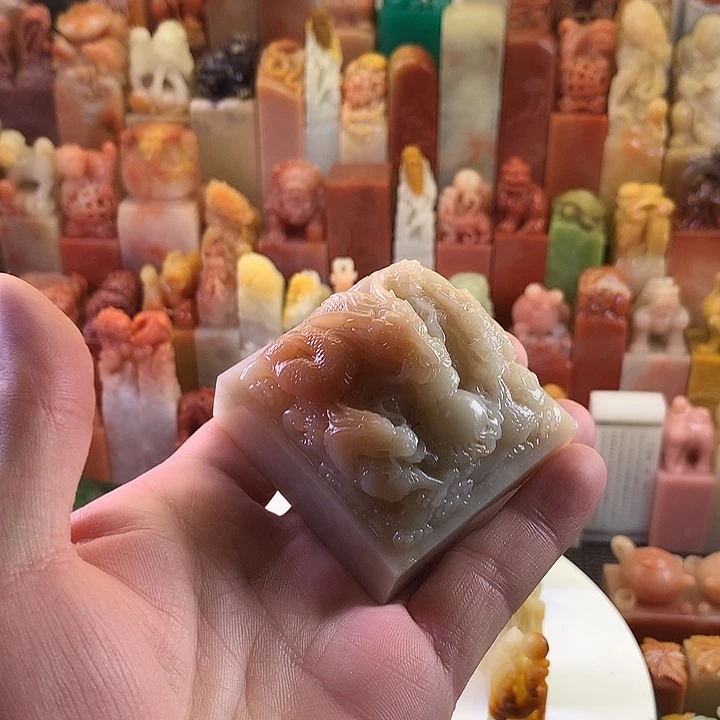 寿山石印石北部三龙戏珠
