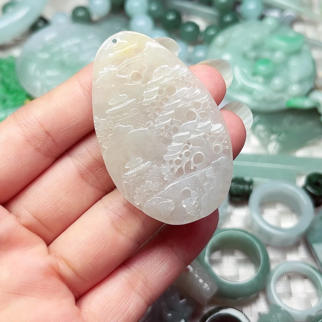 翡翠挂件未镶嵌翡翠